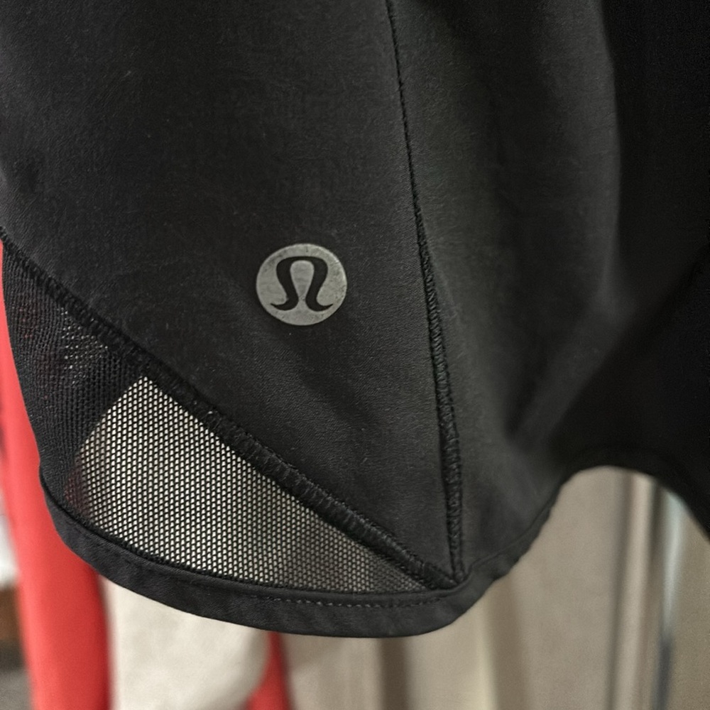 ❌SOLD❌ Lululemon black running shorts with reflective strip - Picture 3 of 7